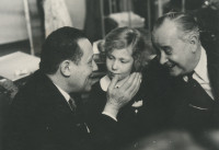 Hirschfeld - Unbekannter Bekannter, Stina Werenfels, Samir, 2023